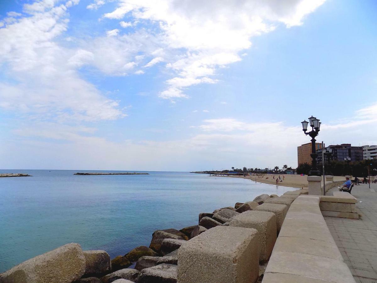 Wonderful Apartment - 5 Minutes Walking From The Beach Bari Bagian luar foto